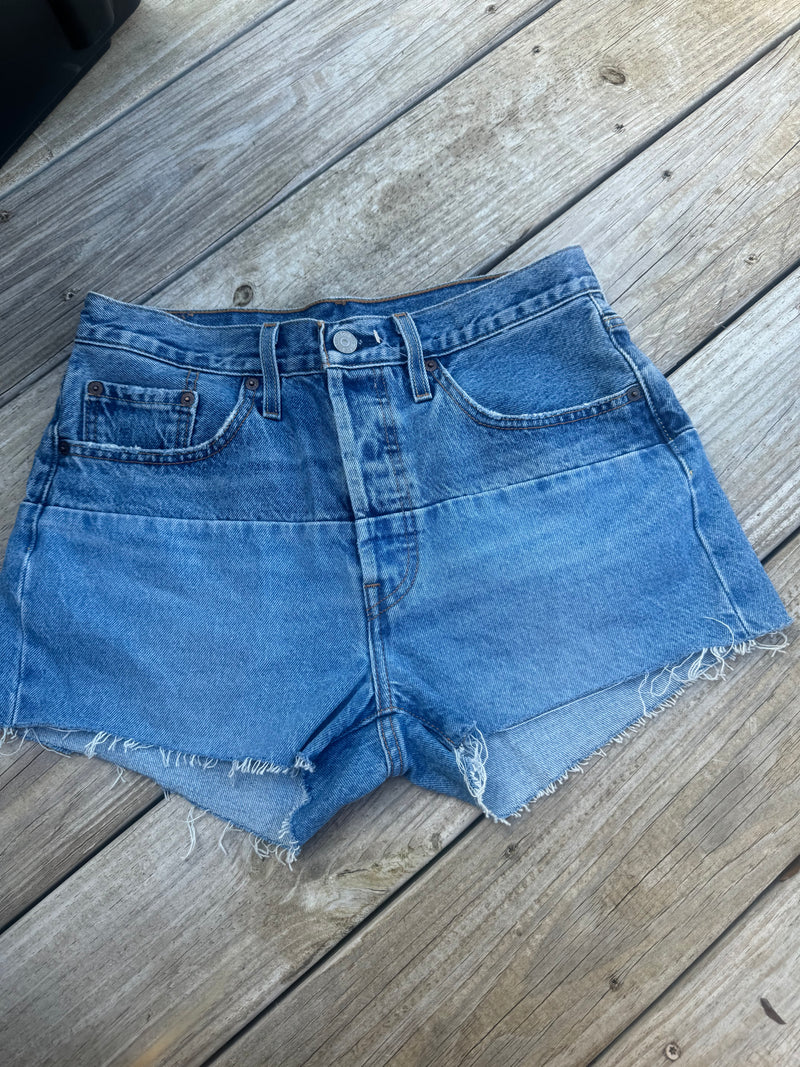 New Levi’s 501 Shorts- Size 28